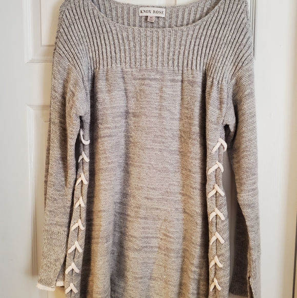 KNOX ROSE Grey sweater w/ adorable stitching